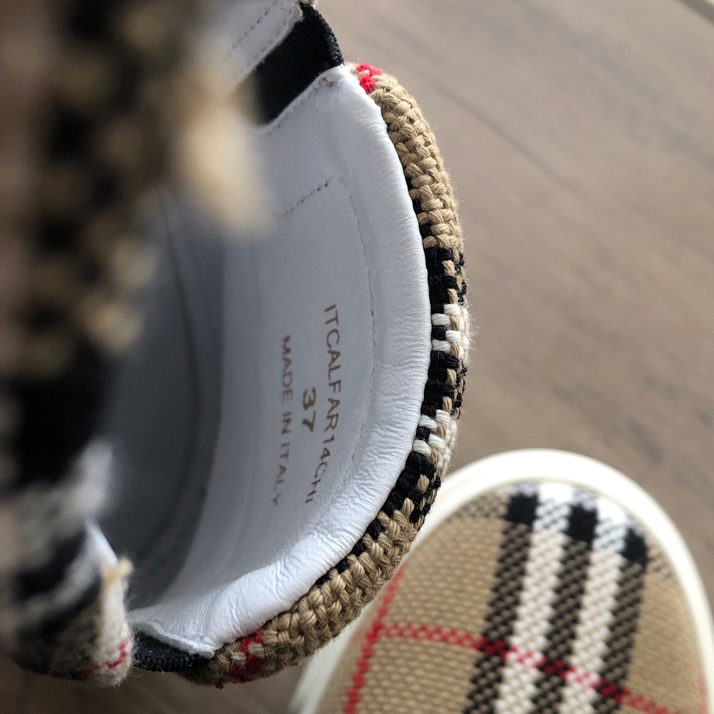 NWT Burberry Thompson Check Slip ons size 37 - Picture 10 of 14